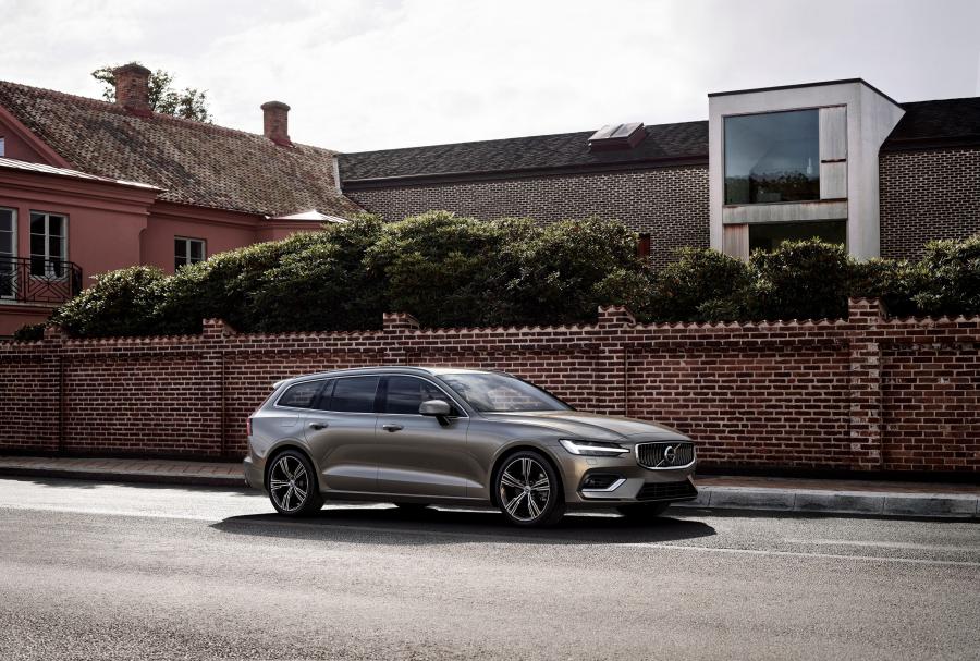  Volvo V60 T6 Inscription 2018 года  (WW) (фото 1 из 53)